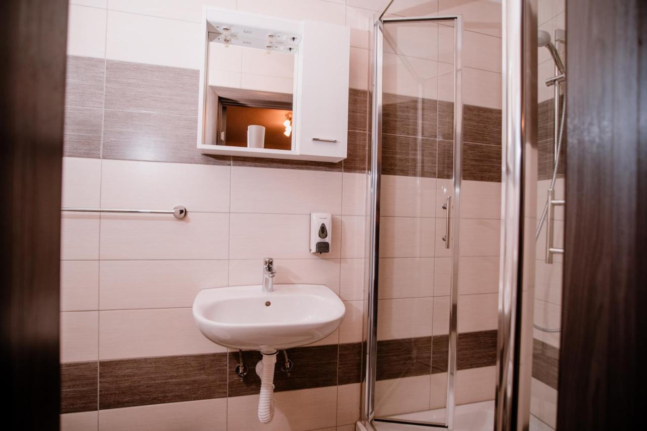 Hotel House Karakas Korenica Zewnętrze zdjęcie